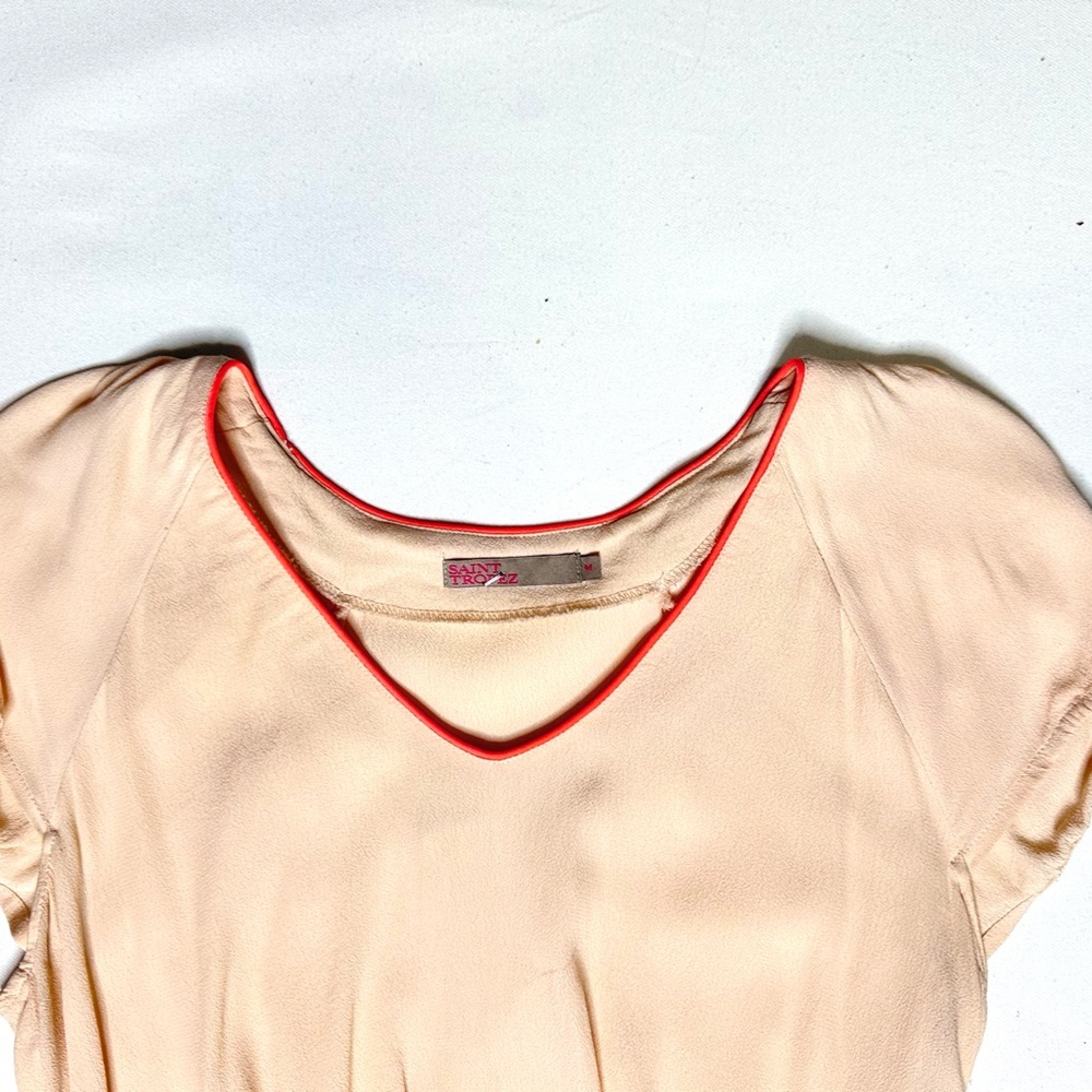 Saint Tropez Cream V-Neck Blouse w/ Orange Piping Short Sleeve High Low Size M - Picture 5 of 7